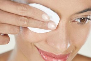 Limpieza de párpados para prevenir la blefaritis